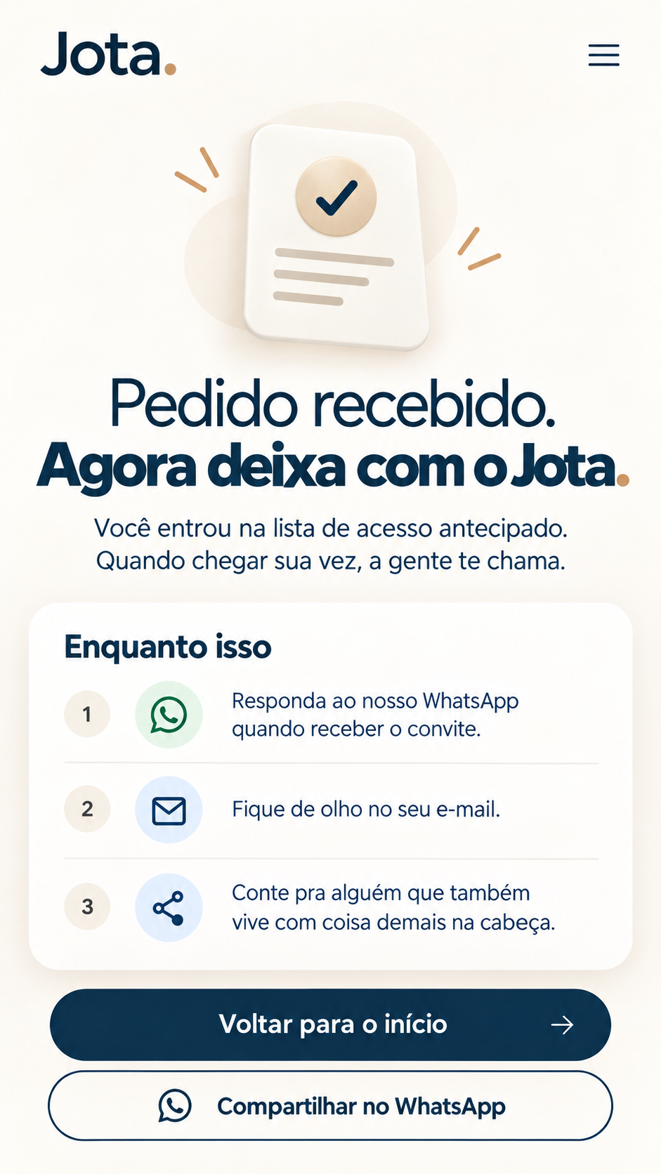 Cartão com sinal de confirmação dourado e azul.